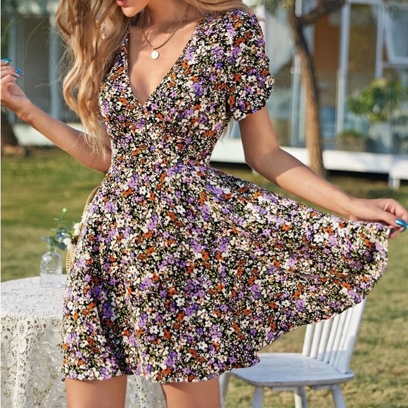 Floral short dress, size small - Picture 3 of 3